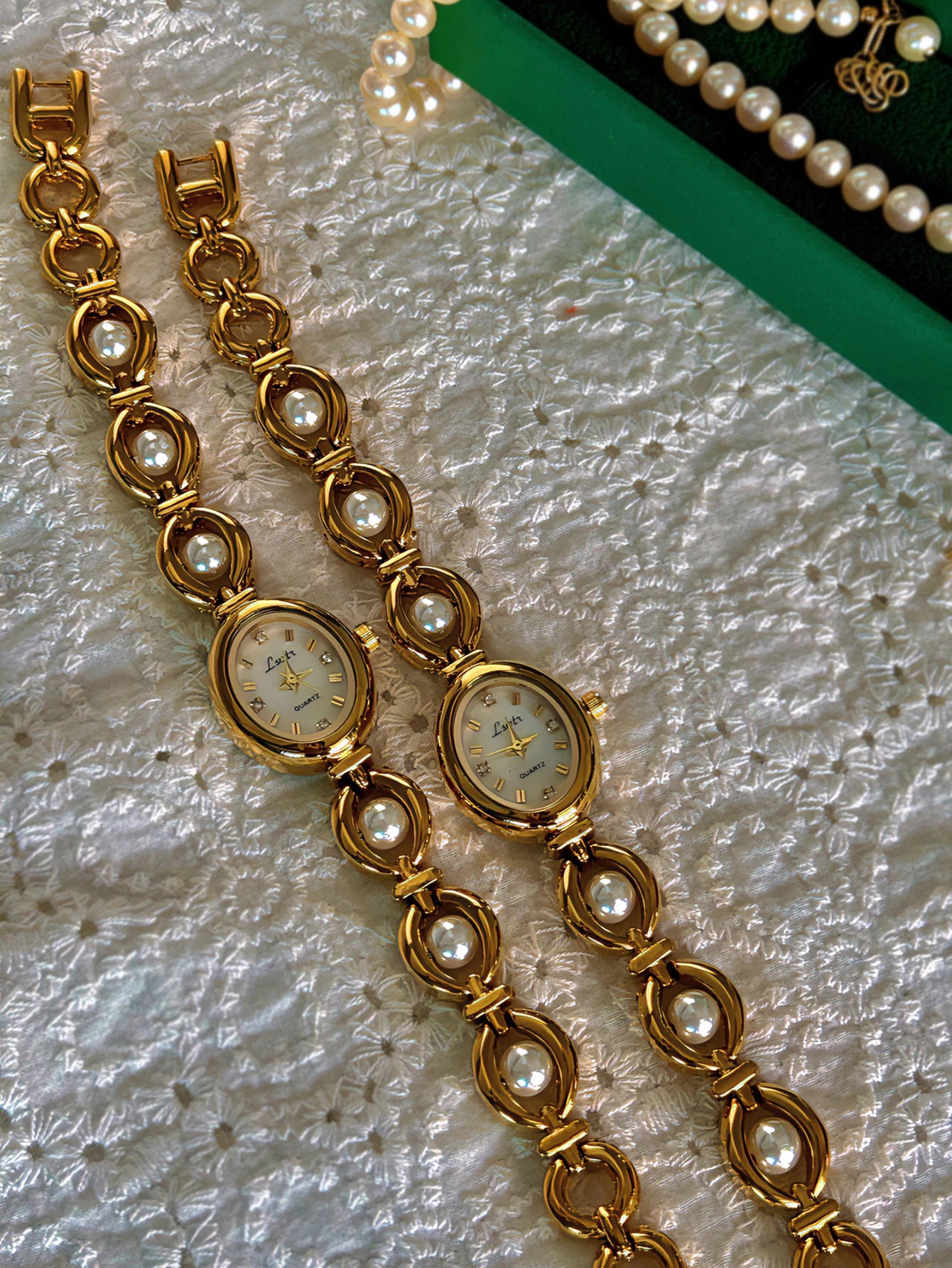 CharmWatch™ – Pearl-Decorated Gold Watch