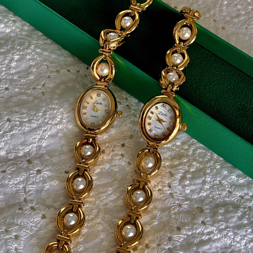 CharmWatch™ – Pearl-Decorated Gold Watch